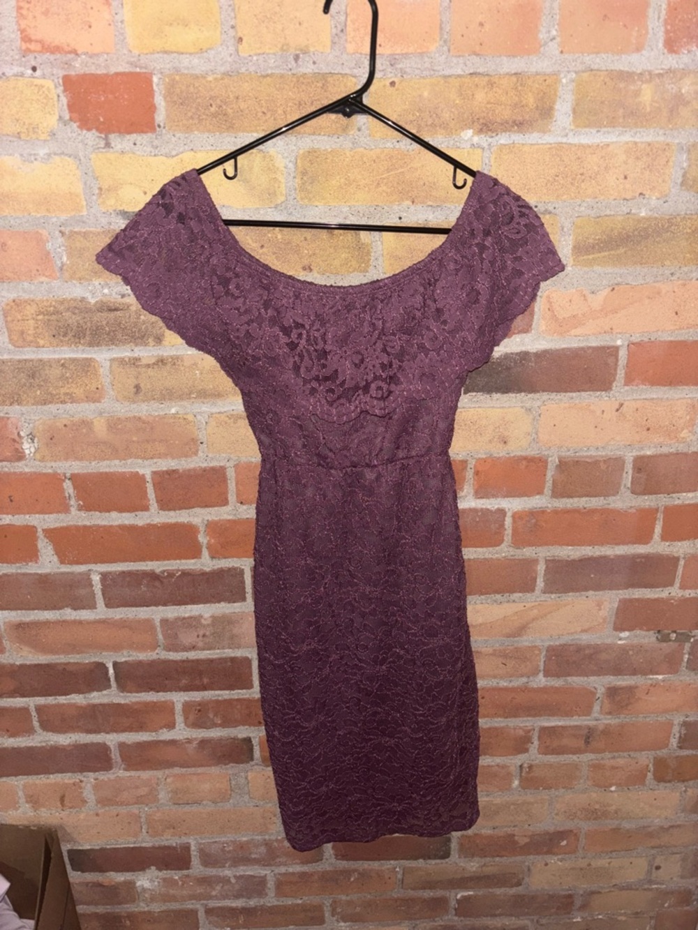 Windsor Lace Off-Shoulder Bodycon Dress in Plum